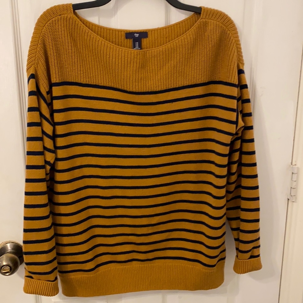 GAP sweater